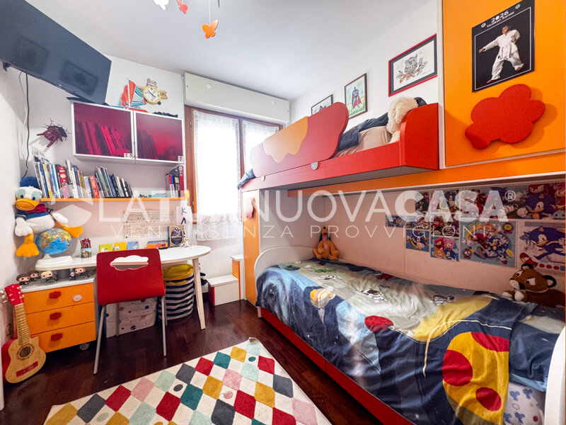 Trilocale con balcone, cantina e box, in piccolo contesto a Bareggio - Rif. VEBRG1130
