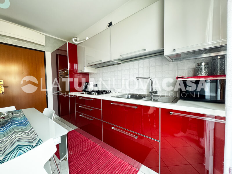 Trilocale con balcone, cantina e box, in piccolo contesto a Bareggio - Rif. VEBRG1130