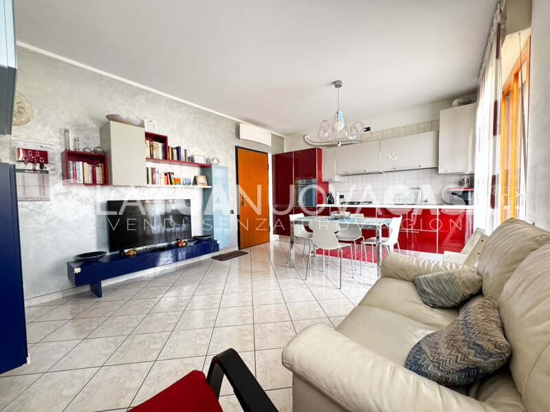 Trilocale con balcone, cantina e box, in piccolo contesto a Bareggio - Rif. VEBRG1130