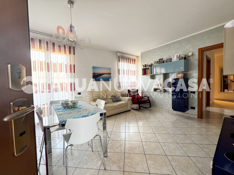 Trilocale con balcone, cantina e box, in piccolo contesto a Bareggio - Rif. VEBRG1130