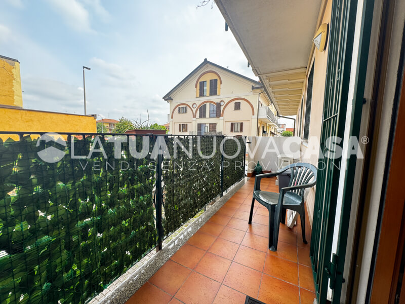 Trilocale con balcone, cantina e box, in piccolo contesto a Bareggio - Rif. VEBRG1130