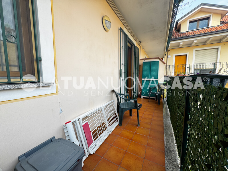 Trilocale con balcone, cantina e box, in piccolo contesto a Bareggio - Rif. VEBRG1130