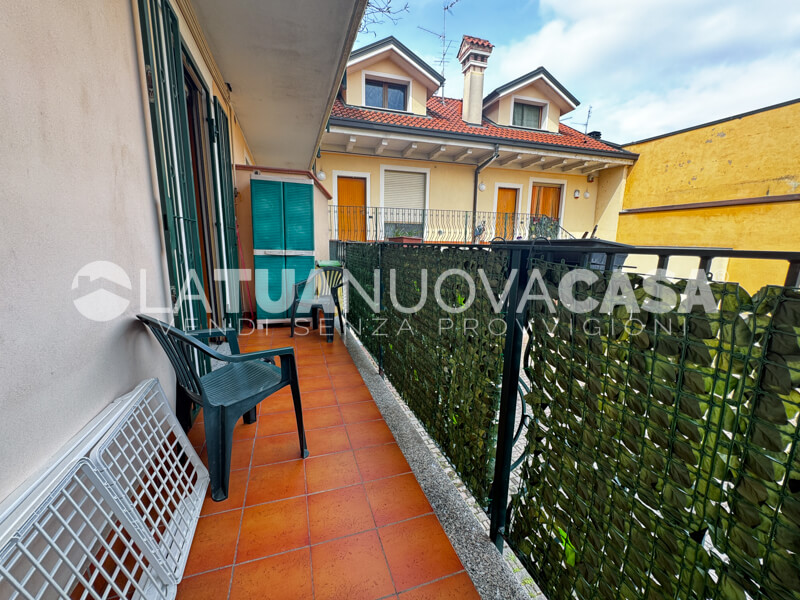 Trilocale con balcone, cantina e box, in piccolo contesto a Bareggio - Rif. VEBRG1130