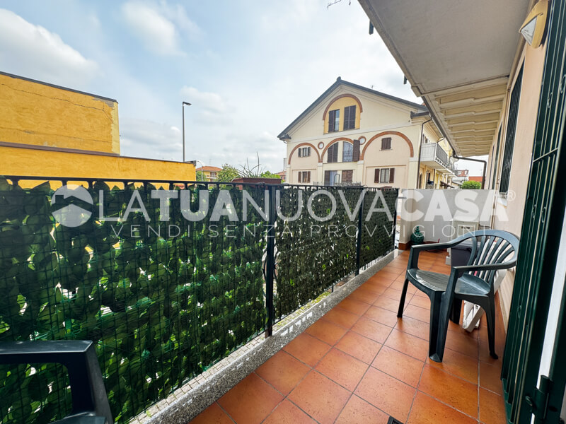 Trilocale con balcone, cantina e box, in piccolo contesto a Bareggio - Rif. VEBRG1130