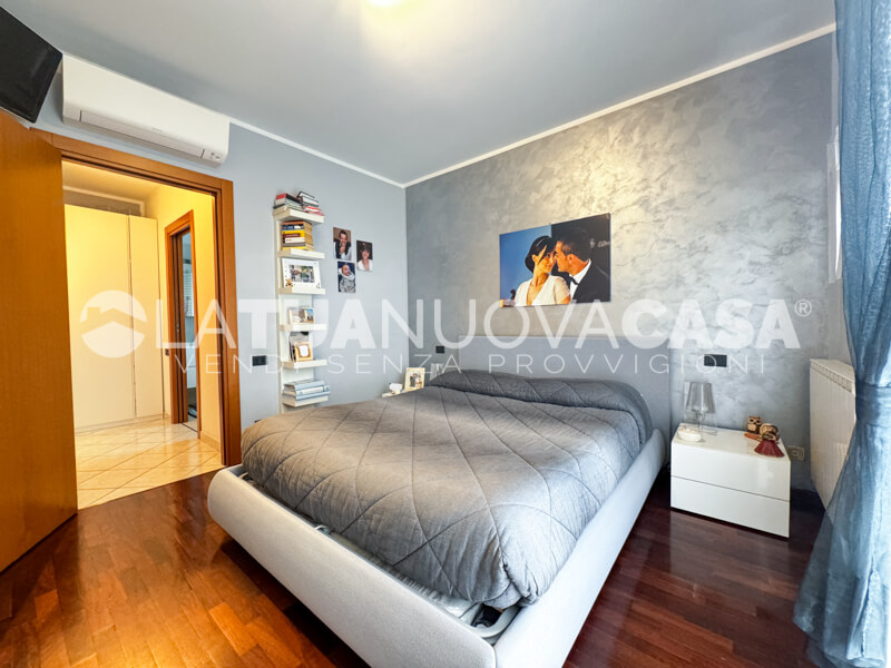 Trilocale con balcone, cantina e box, in piccolo contesto a Bareggio - Rif. VEBRG1130