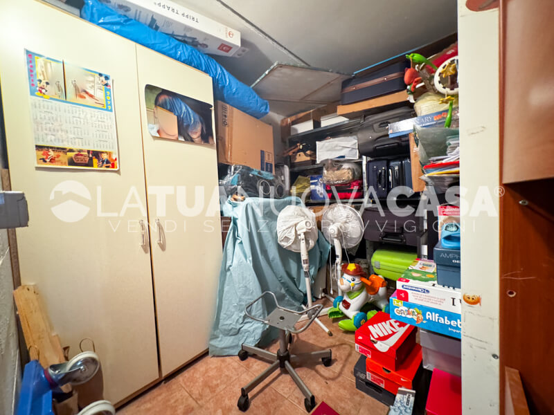 Trilocale con balcone, cantina e box, in piccolo contesto a Bareggio - Rif. VEBRG1130