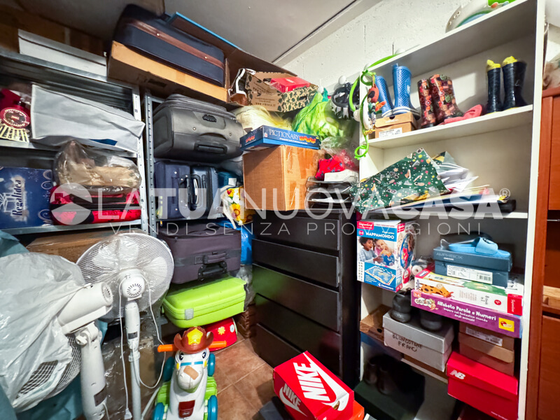 Trilocale con balcone, cantina e box, in piccolo contesto a Bareggio - Rif. VEBRG1130