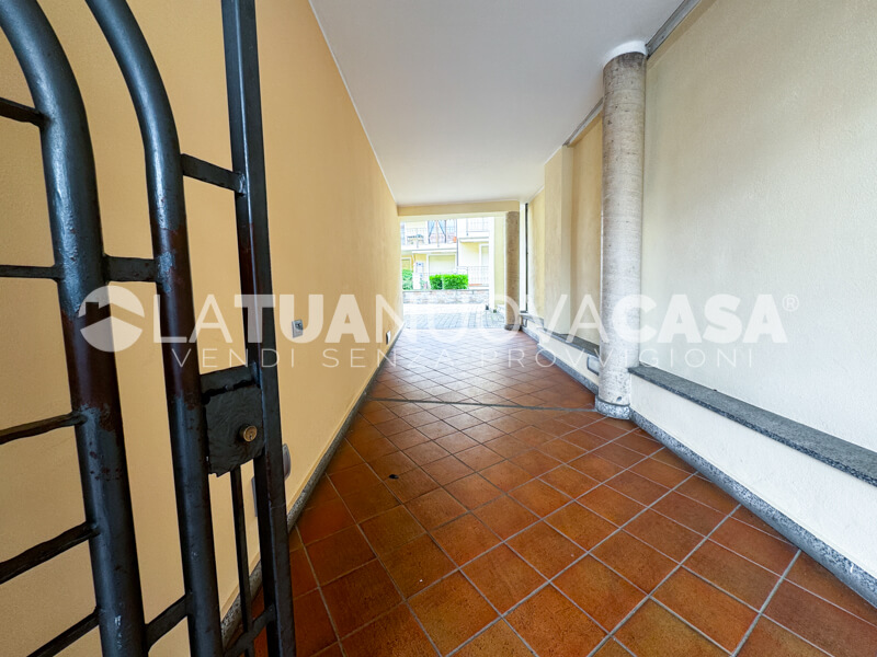 Trilocale con balcone, cantina e box, in piccolo contesto a Bareggio - Rif. VEBRG1130