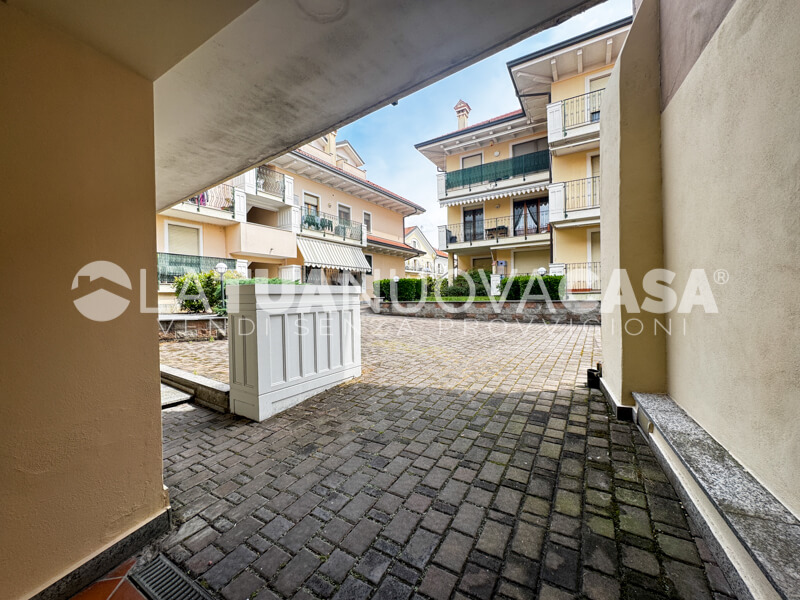 Trilocale con balcone, cantina e box, in piccolo contesto a Bareggio - Rif. VEBRG1130