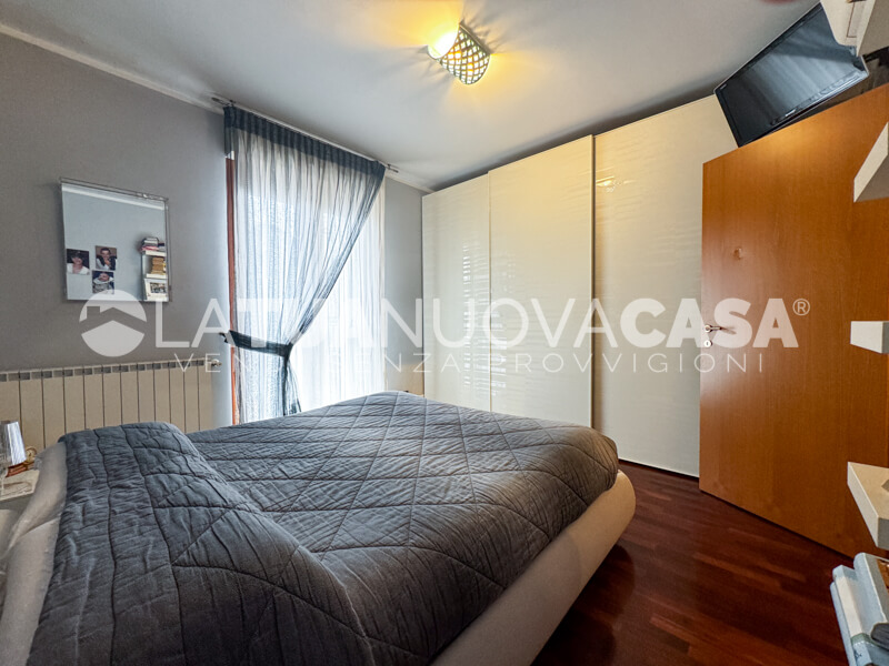 Trilocale con balcone, cantina e box, in piccolo contesto a Bareggio - Rif. VEBRG1130