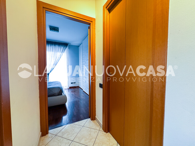 Trilocale con balcone, cantina e box, in piccolo contesto a Bareggio - Rif. VEBRG1130