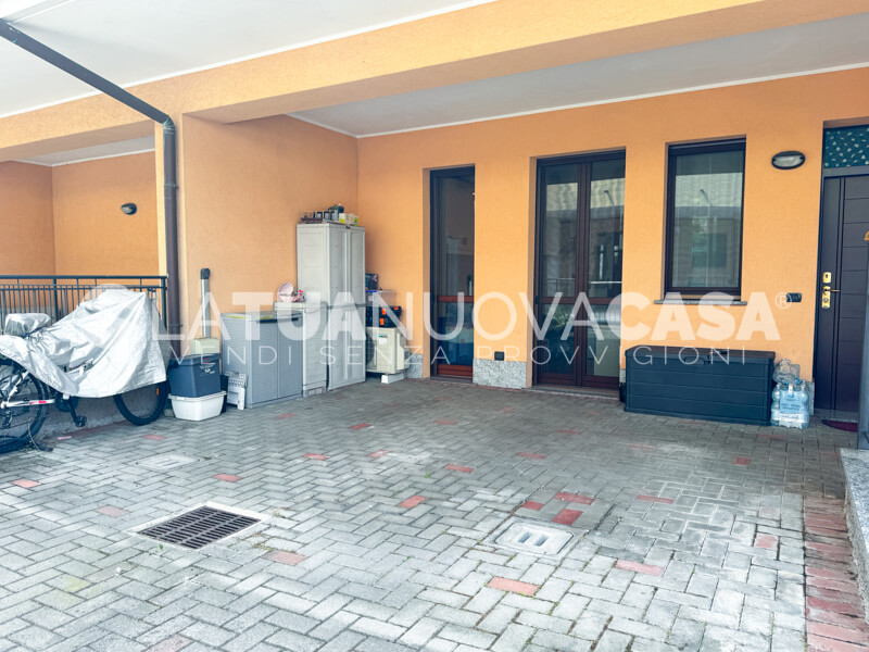 Bilocale con giardino, con ingresso indipendente a Bareggio - Rif. VEBRG1120