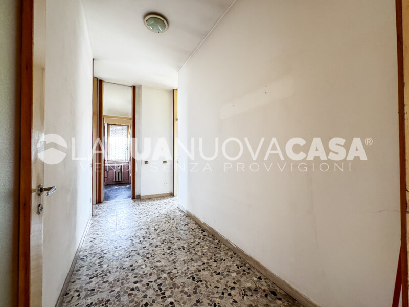 Trilocale da ristrutturare, con cantina e box auto a Marcallo - Rif. VEMRC131
