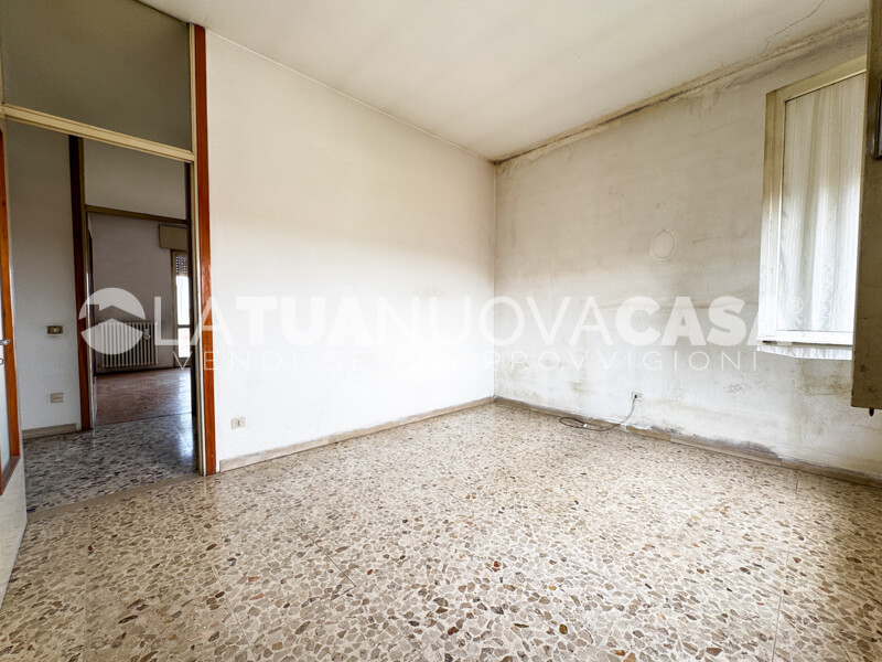 Trilocale da ristrutturare, con cantina e box auto a Marcallo - Rif. VEMRC131