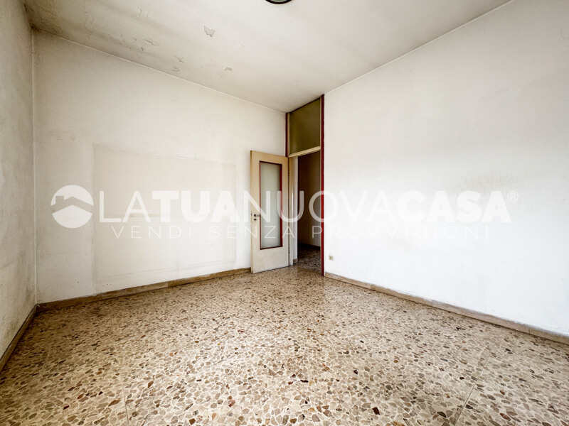 Trilocale da ristrutturare, con cantina e box auto a Marcallo - Rif. VEMRC131