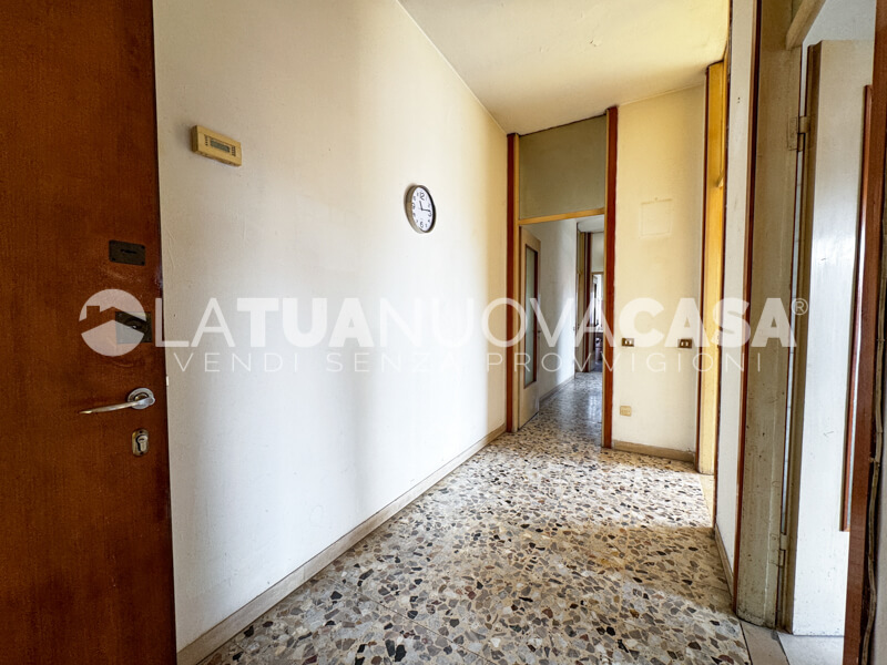 Trilocale da ristrutturare, con cantina e box auto a Marcallo - Rif. VEMRC131