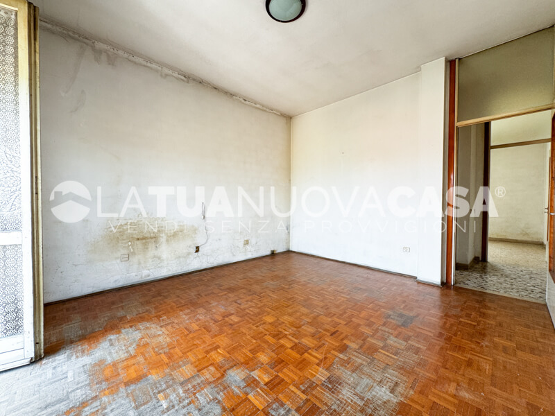 Trilocale da ristrutturare, con cantina e box auto a Marcallo - Rif. VEMRC131