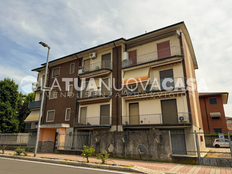 Trilocale da ristrutturare, con cantina e box auto a Marcallo - Rif. VEMRC131