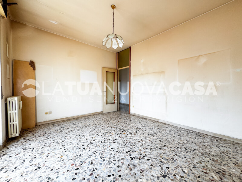 Trilocale da ristrutturare, con cantina e box auto a Marcallo - Rif. VEMRC131