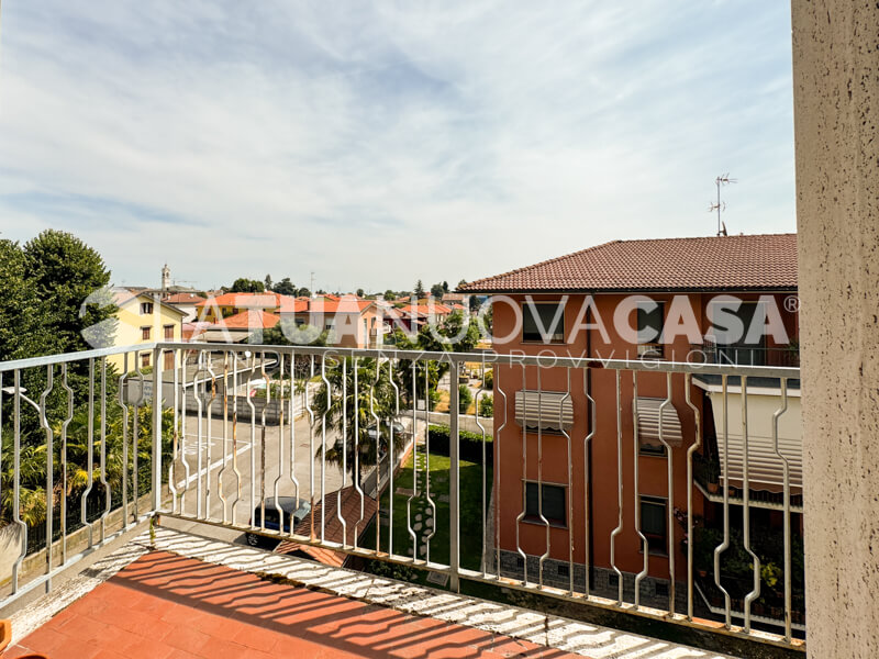 Trilocale da ristrutturare, con cantina e box auto a Marcallo - Rif. VEMRC131