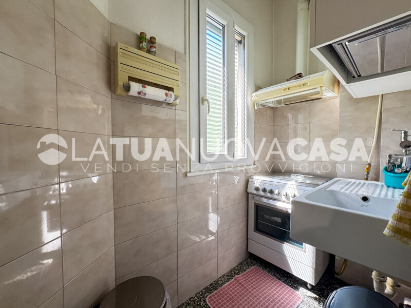 Trilocale da ristrutturare, ultimo piano a Milano, MM Lotto - Segesta - Rif. VEMIL1132
