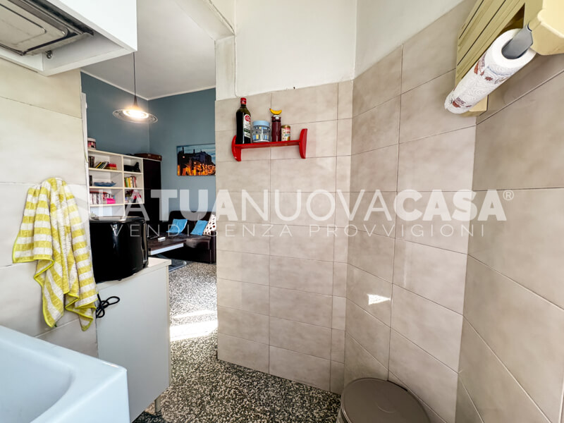 Trilocale da ristrutturare, ultimo piano a Milano, MM Lotto - Segesta - Rif. VEMIL1132