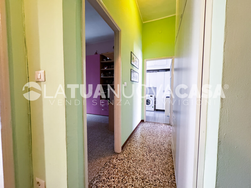 Trilocale da ristrutturare, ultimo piano a Milano, MM Lotto - Segesta - Rif. VEMIL1132