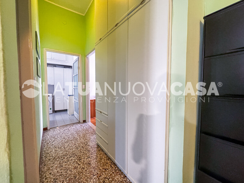 Trilocale da ristrutturare, ultimo piano a Milano, MM Lotto - Segesta - Rif. VEMIL1132
