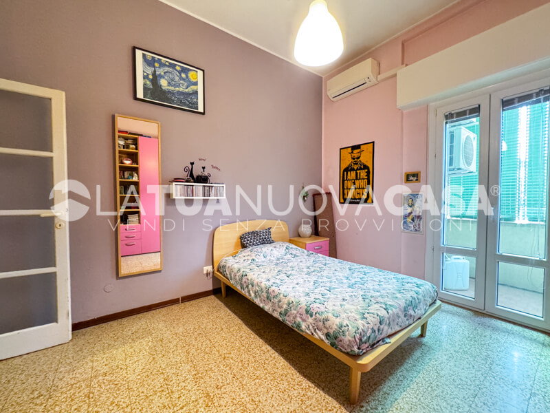 Trilocale da ristrutturare, ultimo piano a Milano, MM Lotto - Segesta - Rif. VEMIL1132