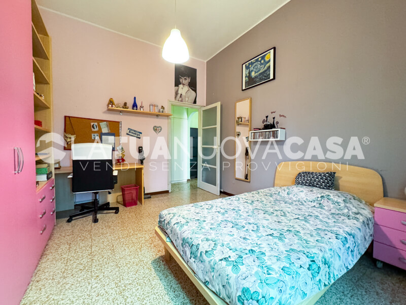 Trilocale da ristrutturare, ultimo piano a Milano, MM Lotto - Segesta - Rif. VEMIL1132