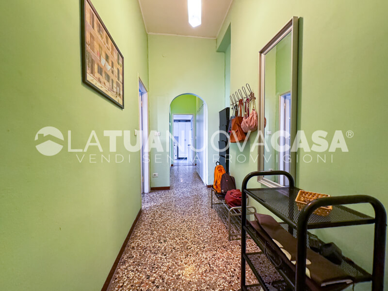 Trilocale da ristrutturare, ultimo piano a Milano, MM Lotto - Segesta - Rif. VEMIL1132