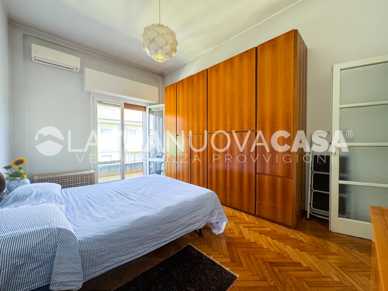 Trilocale da ristrutturare, ultimo piano a Milano, MM Lotto - Segesta - Rif. VEMIL1132