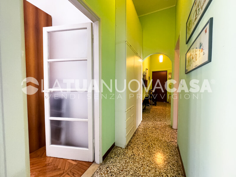 Trilocale da ristrutturare, ultimo piano a Milano, MM Lotto - Segesta - Rif. VEMIL1132