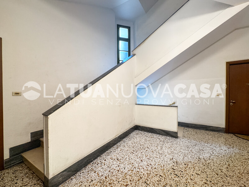 Trilocale da ristrutturare, ultimo piano a Milano, MM Lotto - Segesta - Rif. VEMIL1132