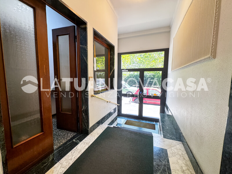 Trilocale da ristrutturare, ultimo piano a Milano, MM Lotto - Segesta - Rif. VEMIL1132