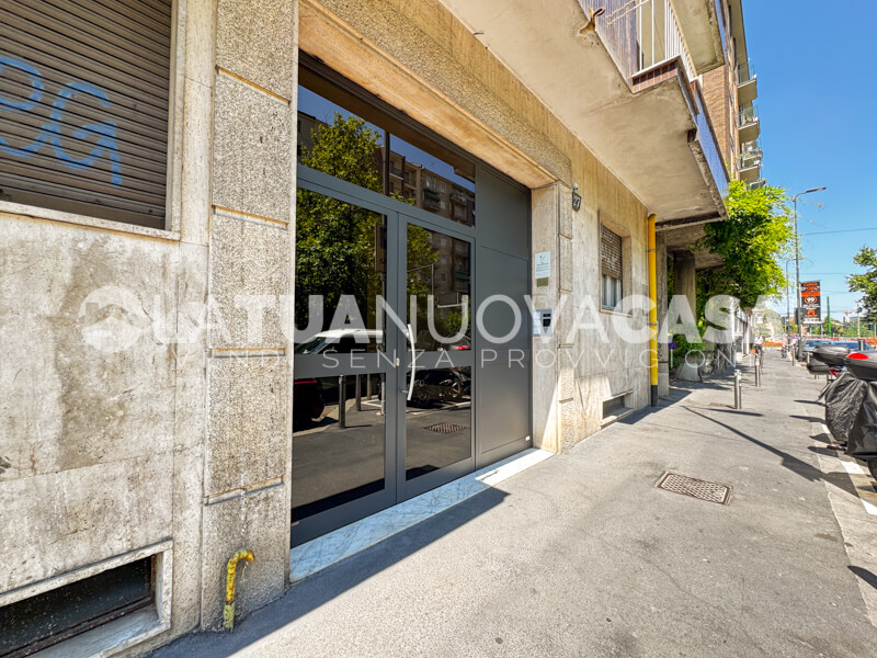 Trilocale da ristrutturare, ultimo piano a Milano, MM Lotto - Segesta - Rif. VEMIL1132
