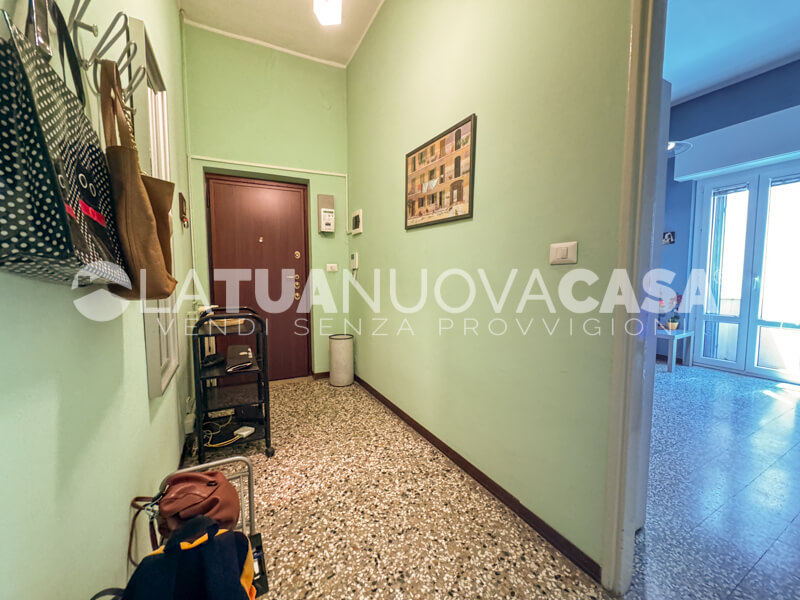 Trilocale da ristrutturare, ultimo piano a Milano, MM Lotto - Segesta - Rif. VEMIL1132