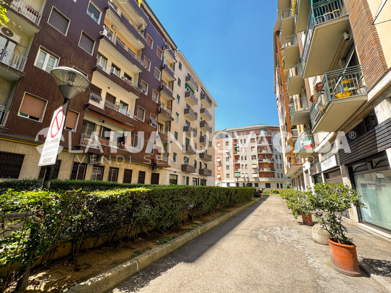 Trilocale da ristrutturare, ultimo piano a Milano, MM Lotto - Segesta - Rif. VEMIL1132