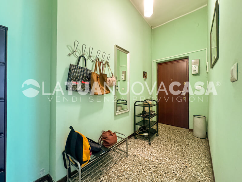 Trilocale da ristrutturare, ultimo piano a Milano, MM Lotto - Segesta - Rif. VEMIL1132