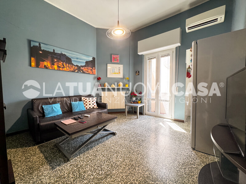 Trilocale da ristrutturare, ultimo piano a Milano, MM Lotto - Segesta - Rif. VEMIL1132