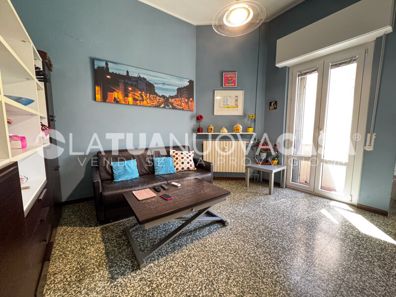 Trilocale da ristrutturare, ultimo piano a Milano, MM Lotto - Segesta - Rif. VEMIL1132