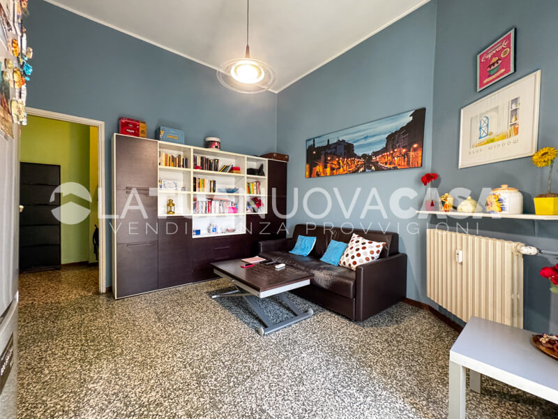 Trilocale da ristrutturare, ultimo piano a Milano, MM Lotto - Segesta - Rif. VEMIL1132