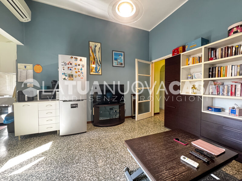 Trilocale da ristrutturare, ultimo piano a Milano, MM Lotto - Segesta - Rif. VEMIL1132