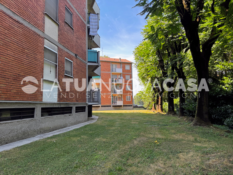 Appartamento in vendita a Binasco, quadrilocale con cantina e box. - Rif. VEBNS1134