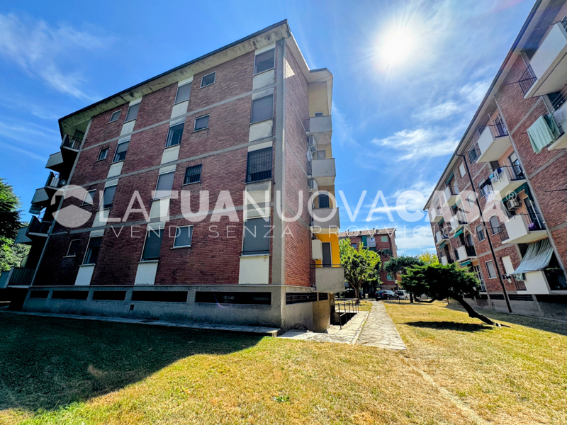 Appartamento in vendita a Binasco, quadrilocale con cantina e box. - Rif. VEBNS1134